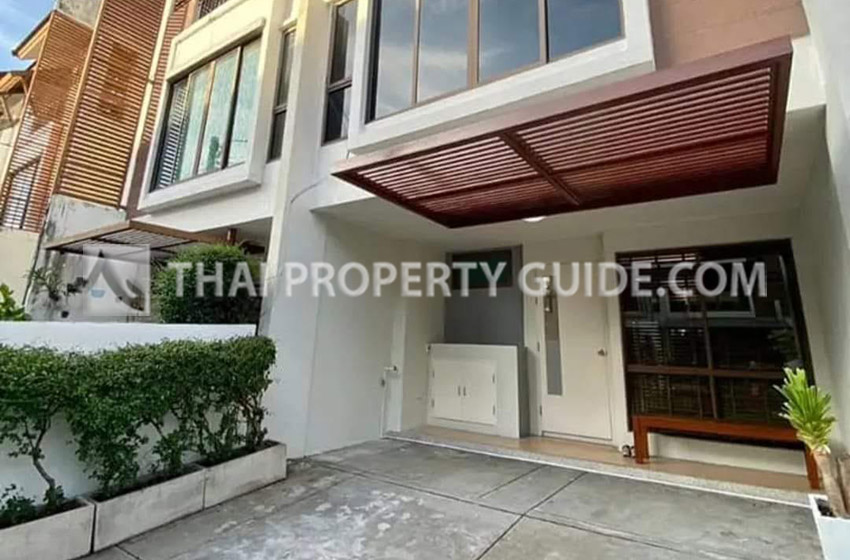 Townhouse in Sukhumvit